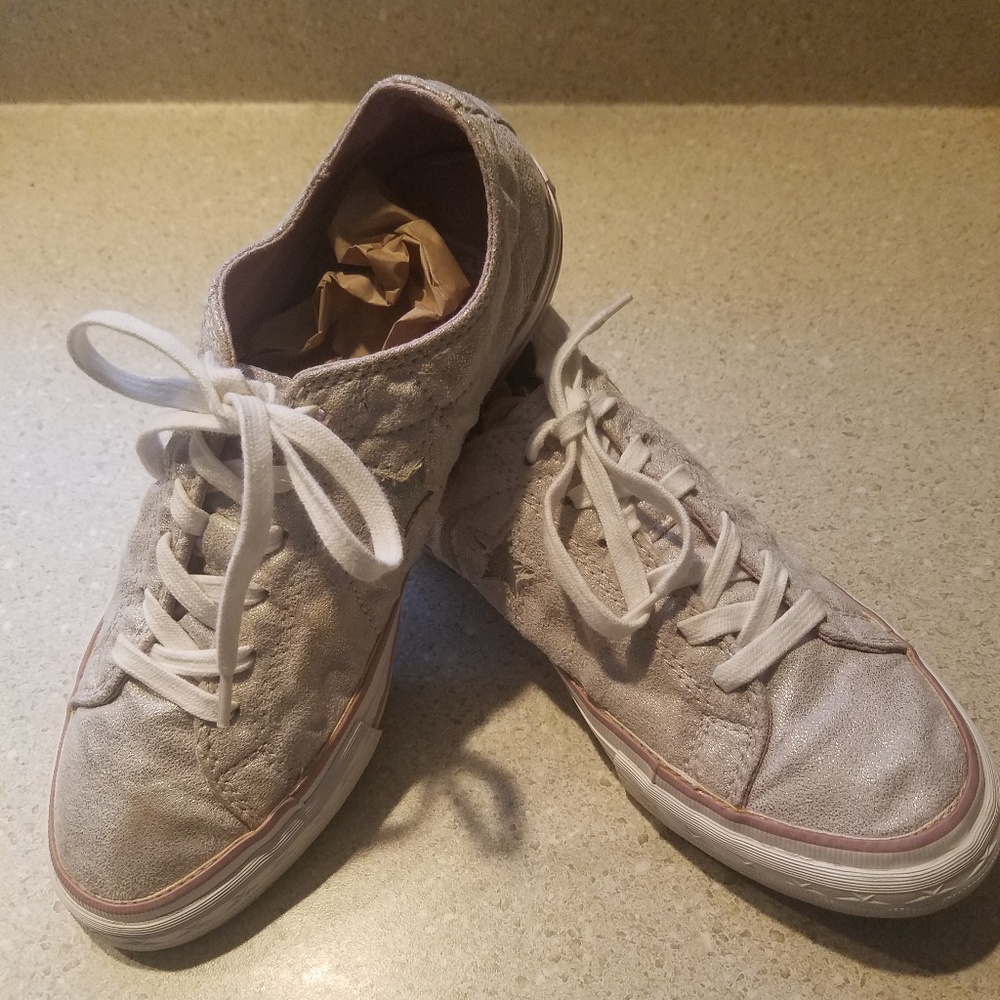 Ladies Converse One Stars